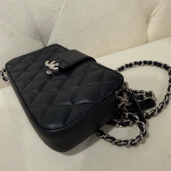 Chanel Black Quilted Leather crossbody Bag - Picture 5 of 14
